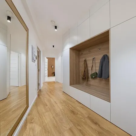 Luxury 2br - Old Town Center شقة