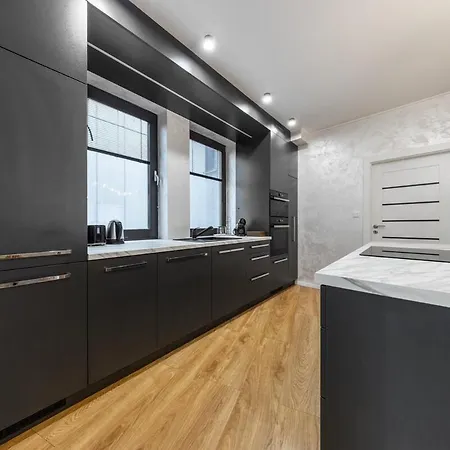 Luxury 2br - Old Town Center شقة