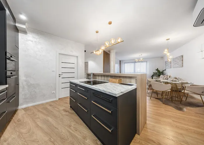 Luxury 2br - Old Town Center شقة