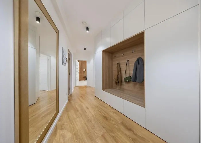 Luxury 2br - Old Town Center شقة