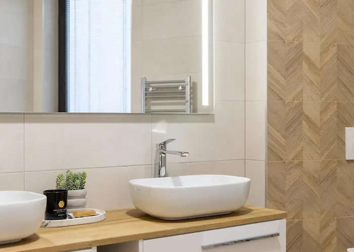 Luxury 2br - Old Town Center شقة