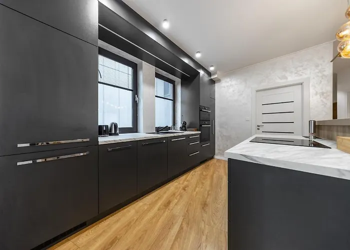 Luxury 2br - Old Town Center شقة