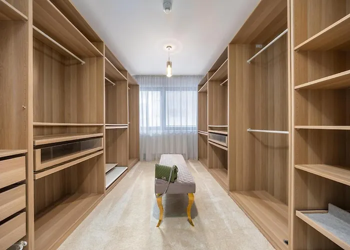 Luxury 2br - Old Town Center شقة *